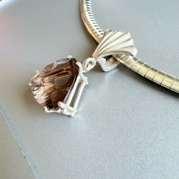 Smoky Quartz Enhancer Seashell Pendant Sterling Silver Omega Collar Neck… - Picture 2 of 8